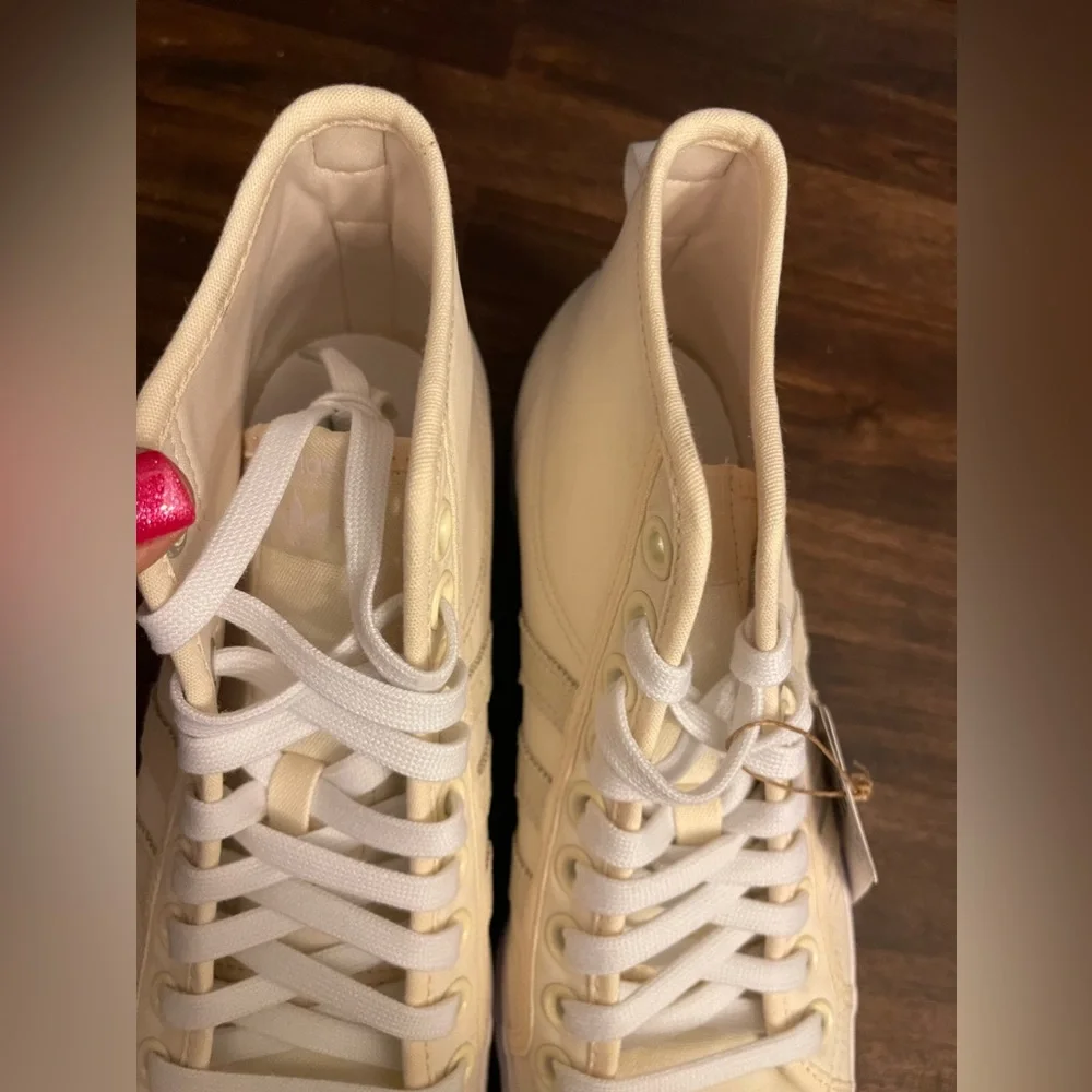 ADIDAS SHOES NIZZA PLATFORM SIZE 8.5 MID WONDER WHITE / WHITE‎ ATHLETIC SNEAKERS